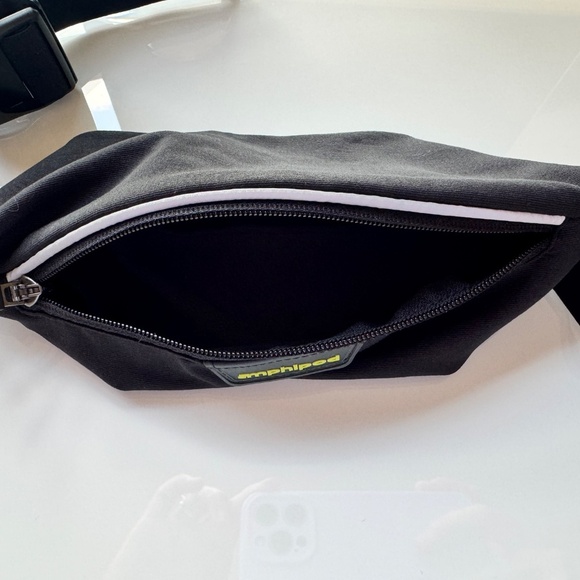 Amphipod AirFlow Microstretch Plus Luxe™ Run Belt Size Small - Picture 3 of 7